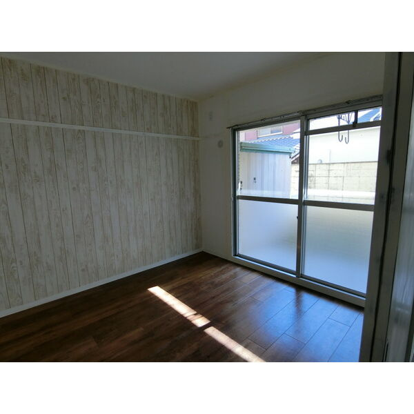 清城コーポラスの洋室