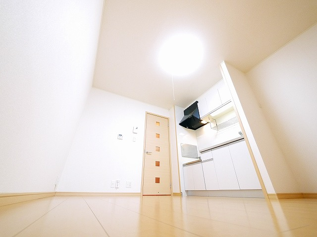 メゾンラフレシールの内装|おしゃれな居間です