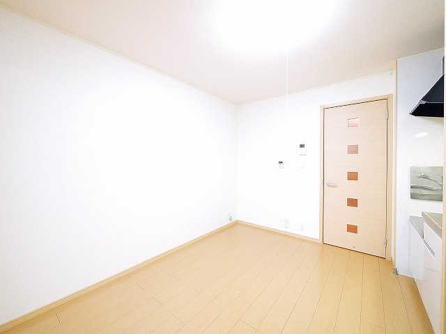 メゾンラフレシールの居間・リビング|使いやすい居間です