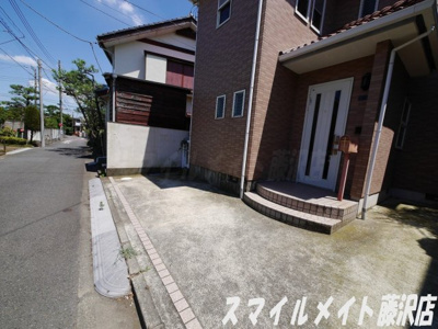 【駐車場】 | 片瀬4丁目戸建（カタセ4チョウメコダテ） | 株式会社スマイルメイトでは契約金のクレジット決済も可能です♪