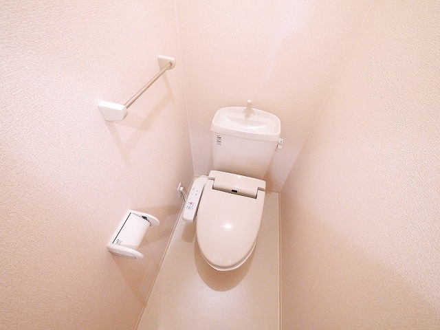 アンテレクテュエルのトイレ|コンパクトで使いやすいトイレです