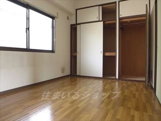 メゾンKSの寝室|収納豊富です