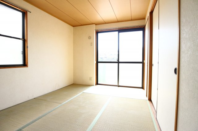 クレール吉川の和室