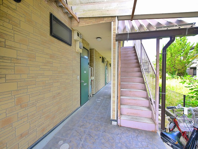 宮ノ裏ハイツのエントランス