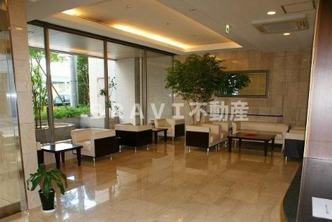 モンサンミッシェル北浜　BRAVI不動産のロビー|落ち着いたロビーです