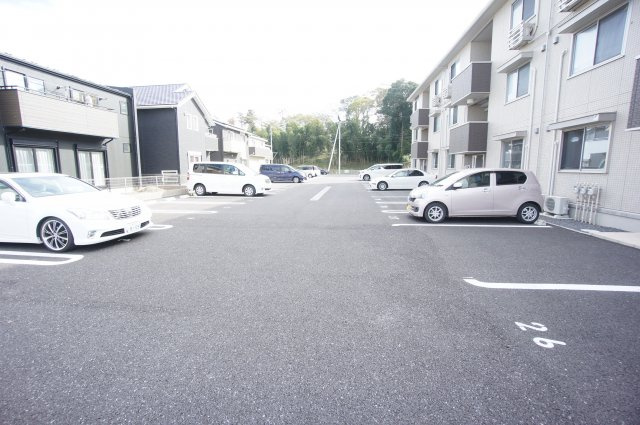 メゾン・ド・ファミーユの駐車場