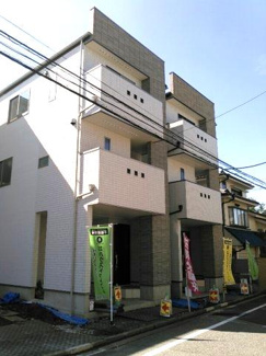 【外観】 | 『蕨市塚越3丁目　新築分譲住宅全2棟』:京浜東北線蕨にも近くて便利。119.65㎡の建物面積で、快適に過ごせます。住み心地の良い周辺環境と、徒歩でも駅まで11分の立地が魅力の物件。