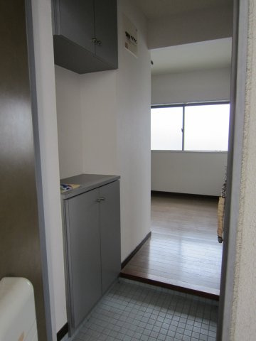 オリーブマンションの玄関