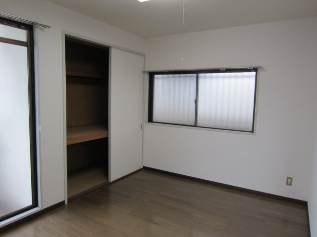 オリーブマンションの洋室