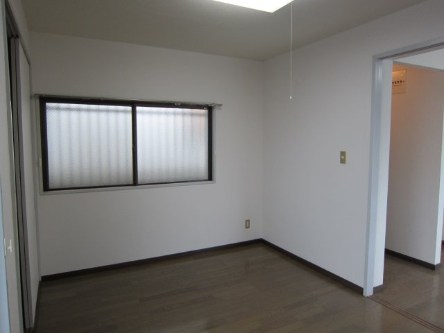 オリーブマンションの洋室