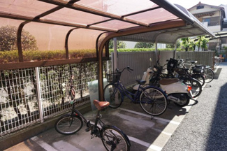 【その他共用部分】 | 屋根付き駐輪スペース