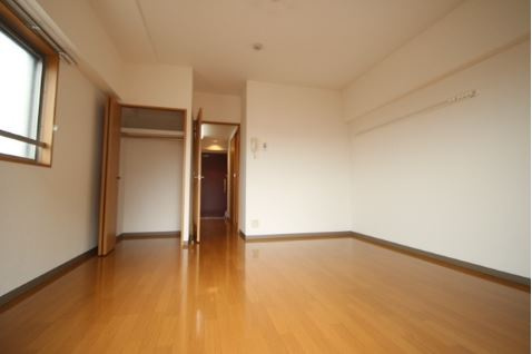 ラティニアの洋室