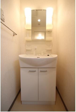 ラティニアの独立洗面台