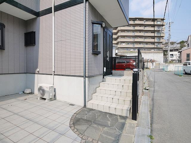 学園中戸建（706）のエントランス|毎日通るエントランスはこのようになっています