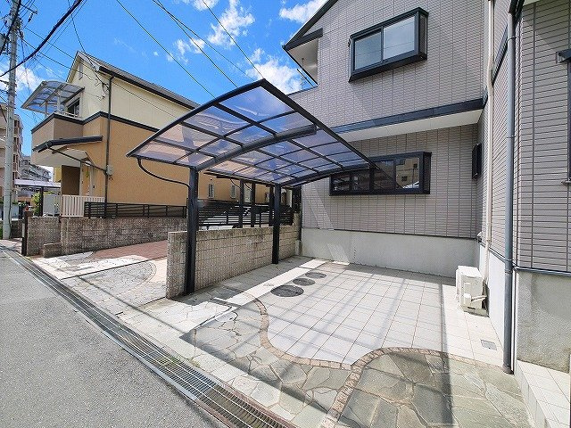 学園中戸建（706）の駐車場|駐車スペースもあります