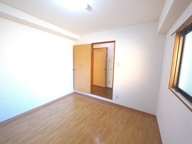 グレースコーポ東生駒の洋室