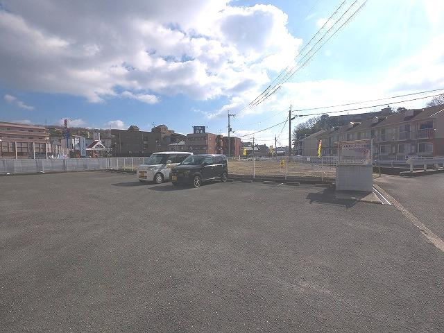 グレースコーポ東生駒の駐車場