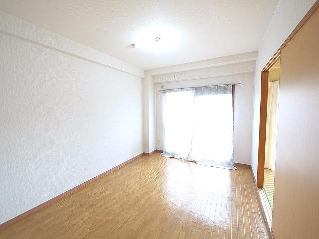 グレースコーポ東生駒の洋室