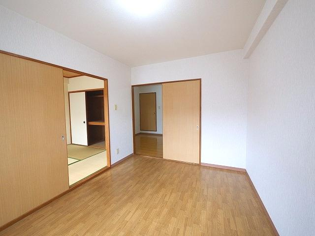 グレースコーポ東生駒の洋室