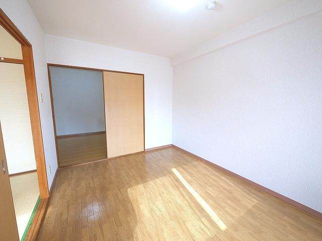 グレースコーポ東生駒の洋室