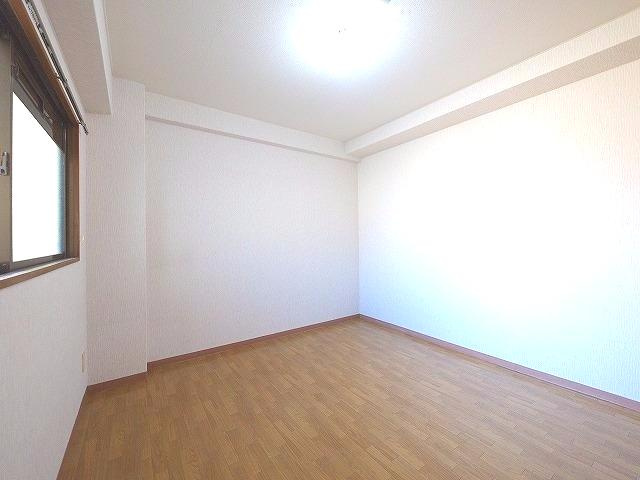 グレースコーポ東生駒の洋室