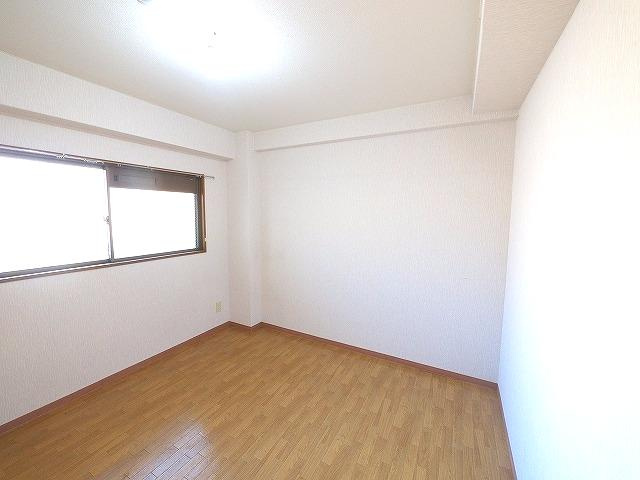 グレースコーポ東生駒の洋室