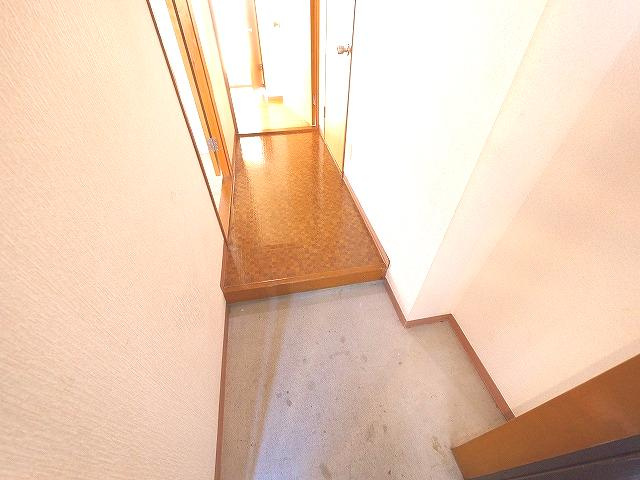 グレースコーポ東生駒の玄関