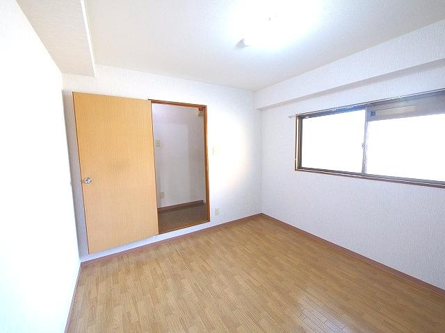 グレースコーポ東生駒の洋室