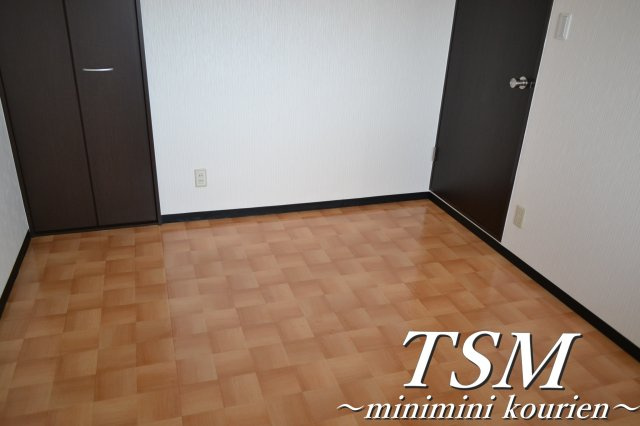 サンハイツ寝屋川の洋室|収納のある洋室