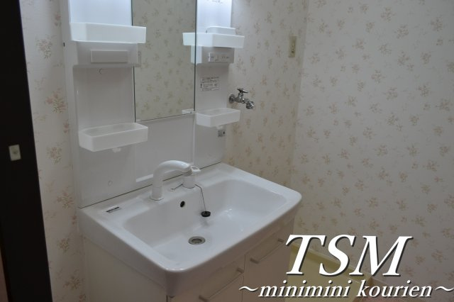 サンハイツ寝屋川の独立洗面台|シャンプードレッサー