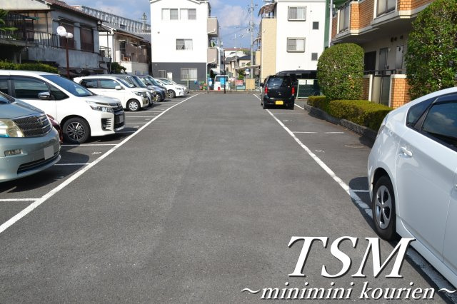 サンハイツ寝屋川の駐車場