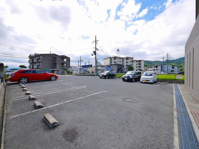 クール　ヴェルビュの駐車場|駐車場に車を止められます