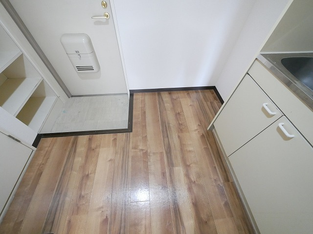 メゾンケイティーエスのキッチン|コンパクトなキッチンで掃除もラクラク