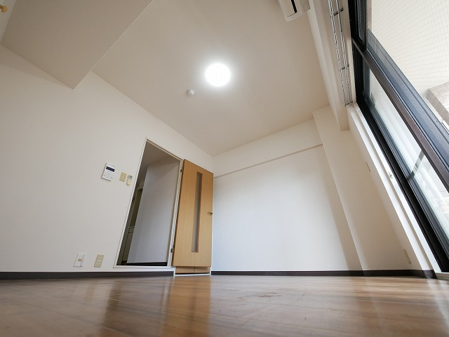 メゾンケイティーエスの洋室|コンパクトで使いやすい洋室です