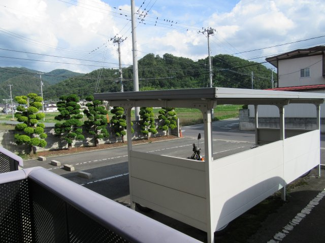 ディアスフローレンスの駐車場