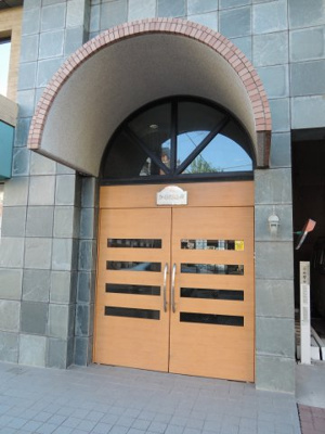 【エントランス】 | ファーストクラス南太田 | 京急本線「南太田」駅から徒歩2分と好立地！