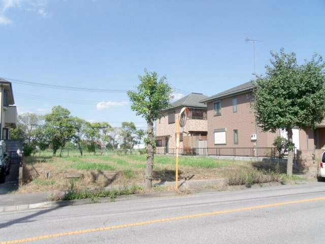 鴻巣市赤見台４丁目の売地の前面道路含む現地写真