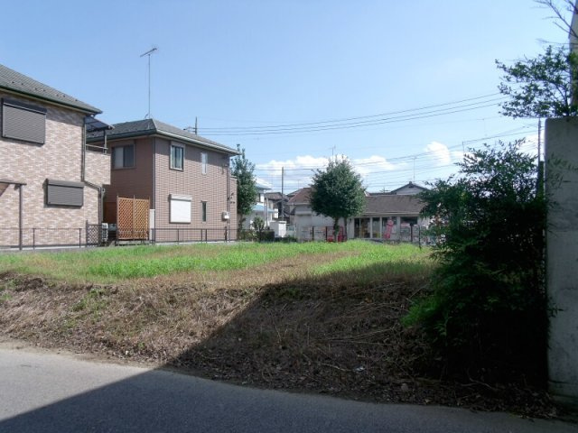 鴻巣市赤見台４丁目の売地の前面道路含む現地写真