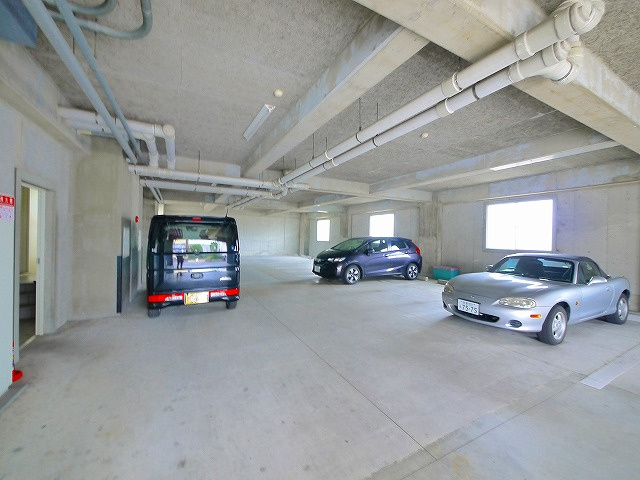 ピースフルいずみの駐車場