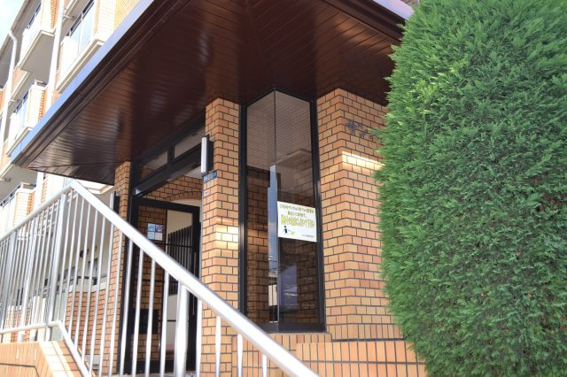 サンハイツ寝屋川のエントランス