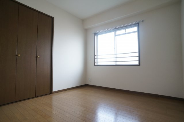 ゴールドヒル宝塚の洋室