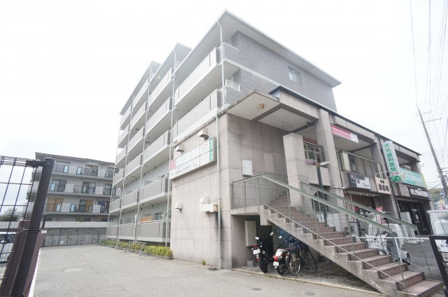 ゴールドヒル宝塚の外観