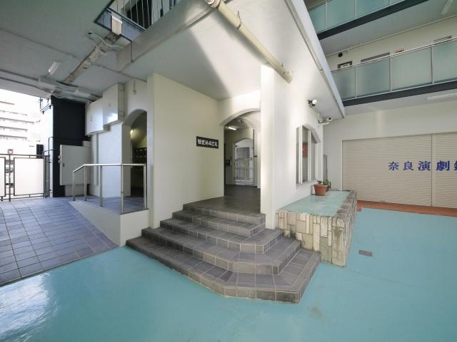 明光第4ビルのエントランス