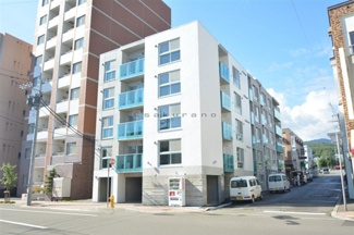 【外観】 | シャープなデザインが印象的な洗練の住まい
