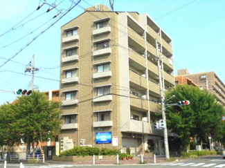 【外観】 | 高台に立地するRC造の賃貸マンション★