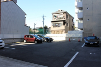 【その他共用部分】 | 平面駐車場は駐車に手間がかかりません。