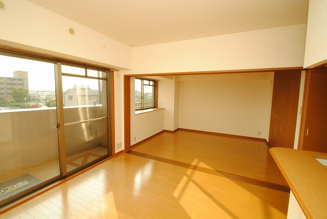 クレスト大善寺の居間・リビング|同型物件　イメージ写真