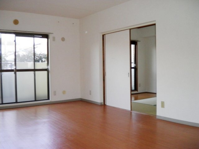 ボーマノワの居間・リビング|日当たり良好です！