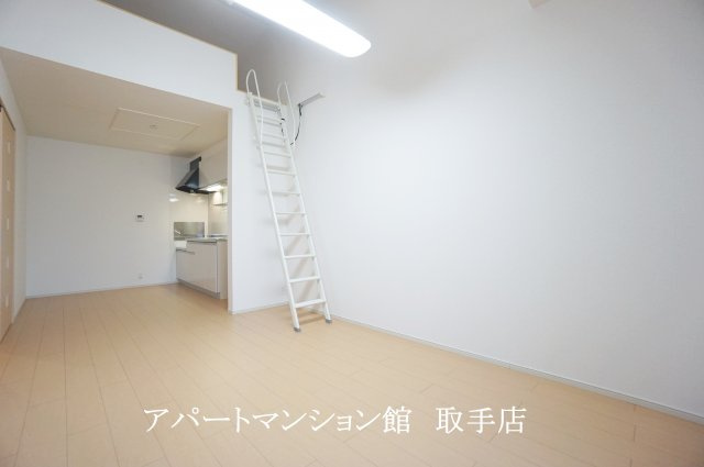 アジュールＡの居間・リビング