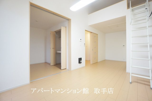 アジュールＡの居間・リビング